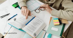 Imagem de uma pessoa estudando